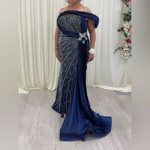 Elegant Navy Blue Evening Gown